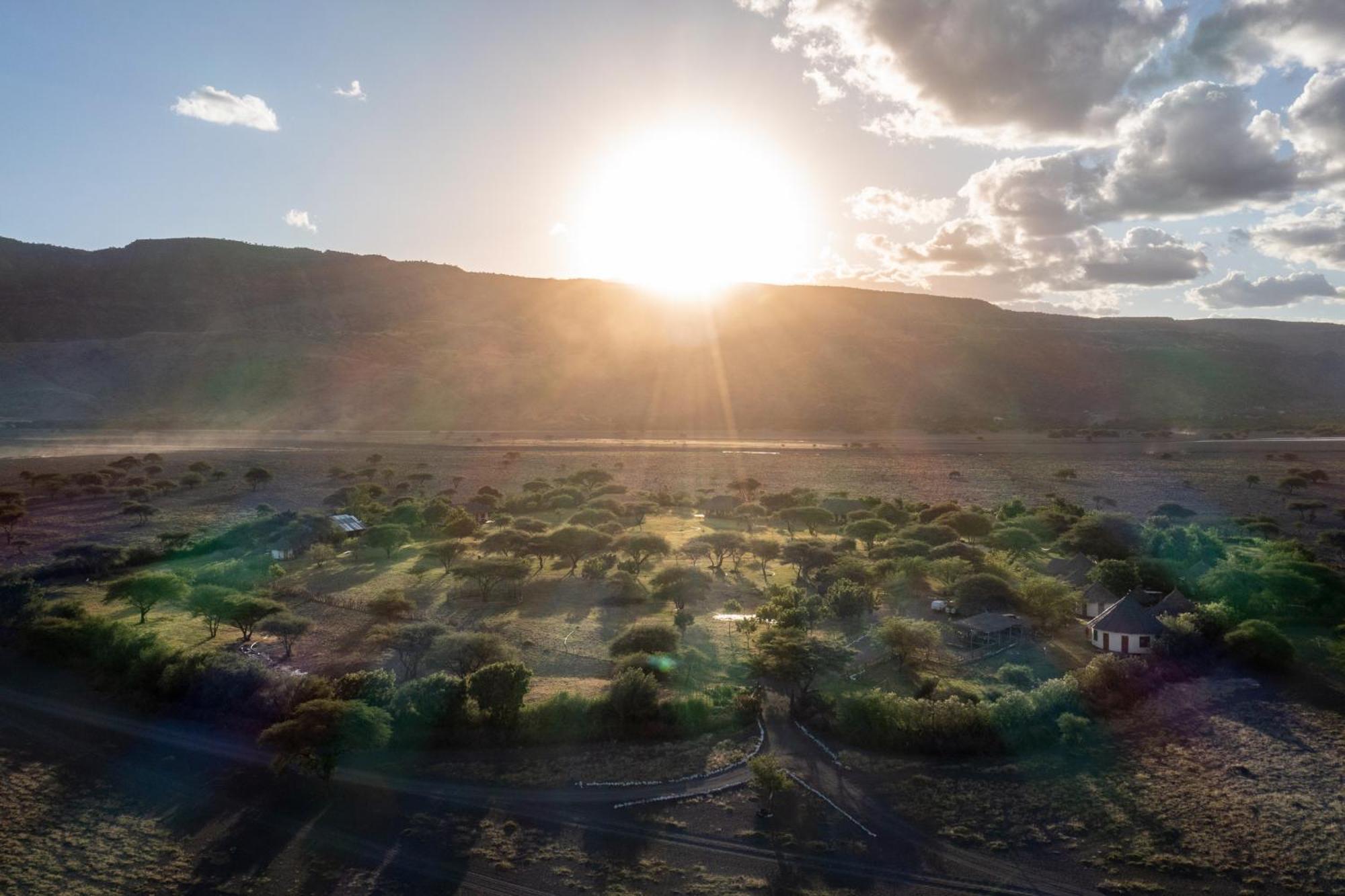 Lake Natron Maasai Giraffe Eco Lodge And Camping Mtowabaga Bagian luar foto