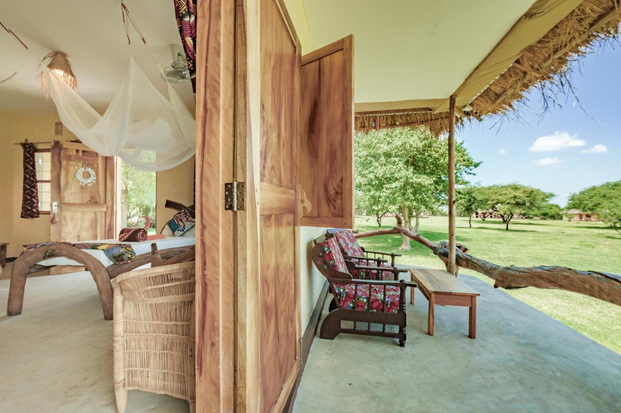 Lake Natron Maasai Giraffe Eco Lodge And Camping Mtowabaga Bagian luar foto