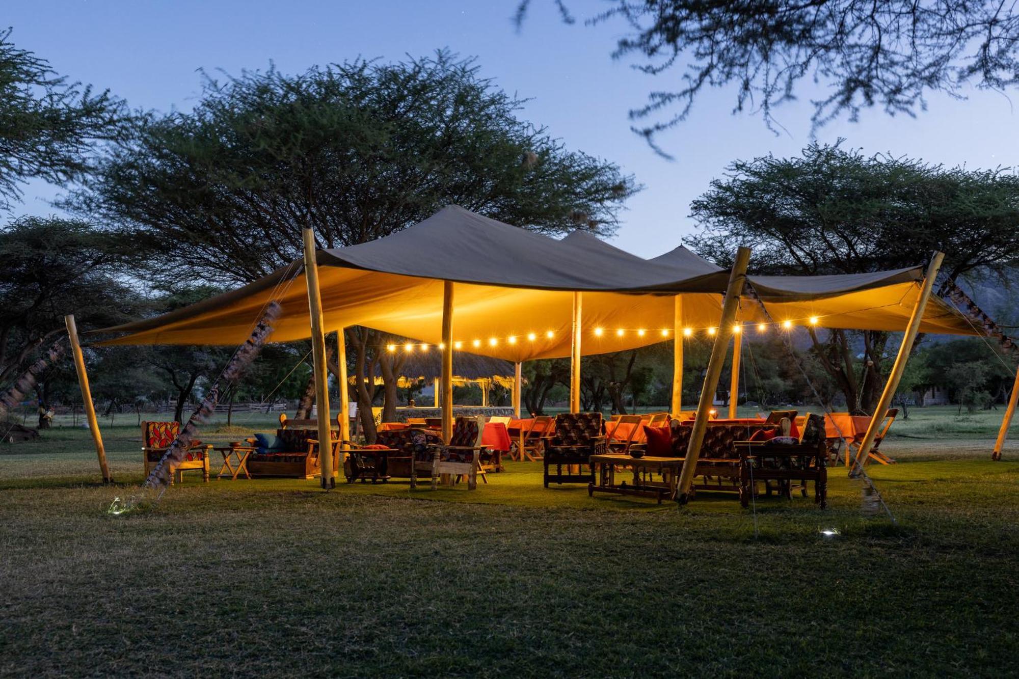 Lake Natron Maasai Giraffe Eco Lodge And Camping Mtowabaga Bagian luar foto