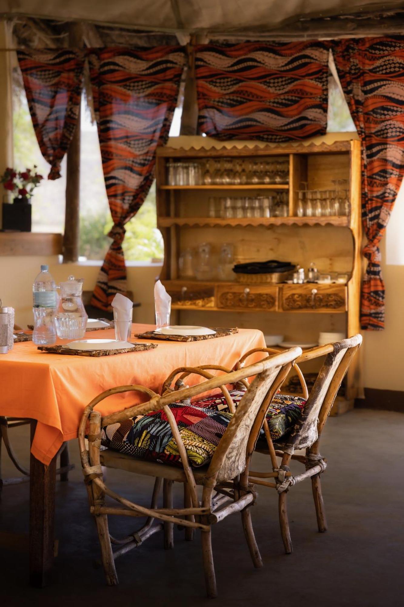 Lake Natron Maasai Giraffe Eco Lodge And Camping Mtowabaga Bagian luar foto