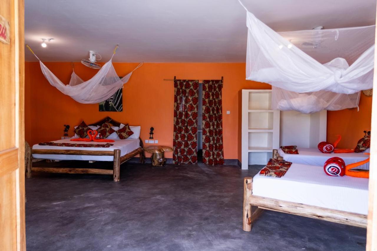 Lake Natron Maasai Giraffe Eco Lodge And Camping Mtowabaga Bagian luar foto